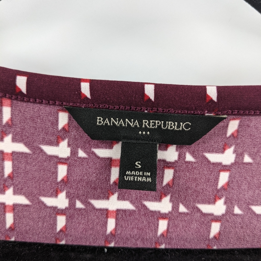 *Sold*BANANA REPUBLIC FACTORY V-neck Top - Picture 3 of 8